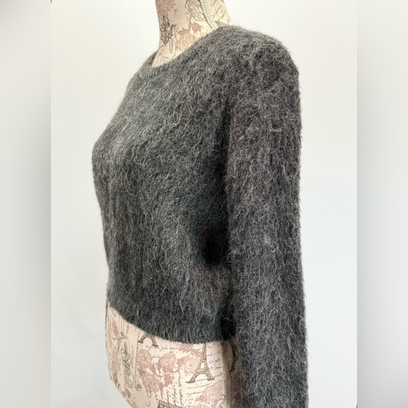 MODA INTERNATIONAL Gray fuzzy Crew Neck crop Sweater size S - Picture 4 of 12
